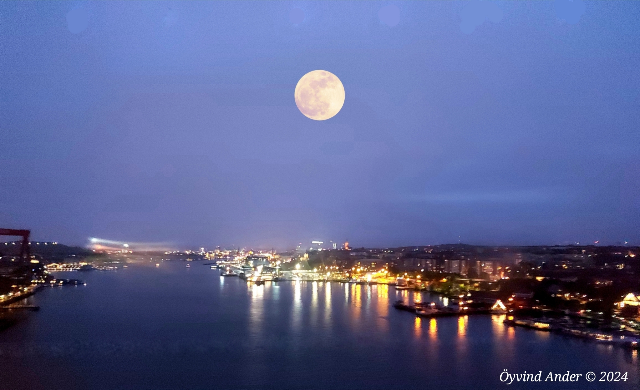1711976595189_20240906095142528_20250210221026700 Fullmåne över hamnen - Image 1